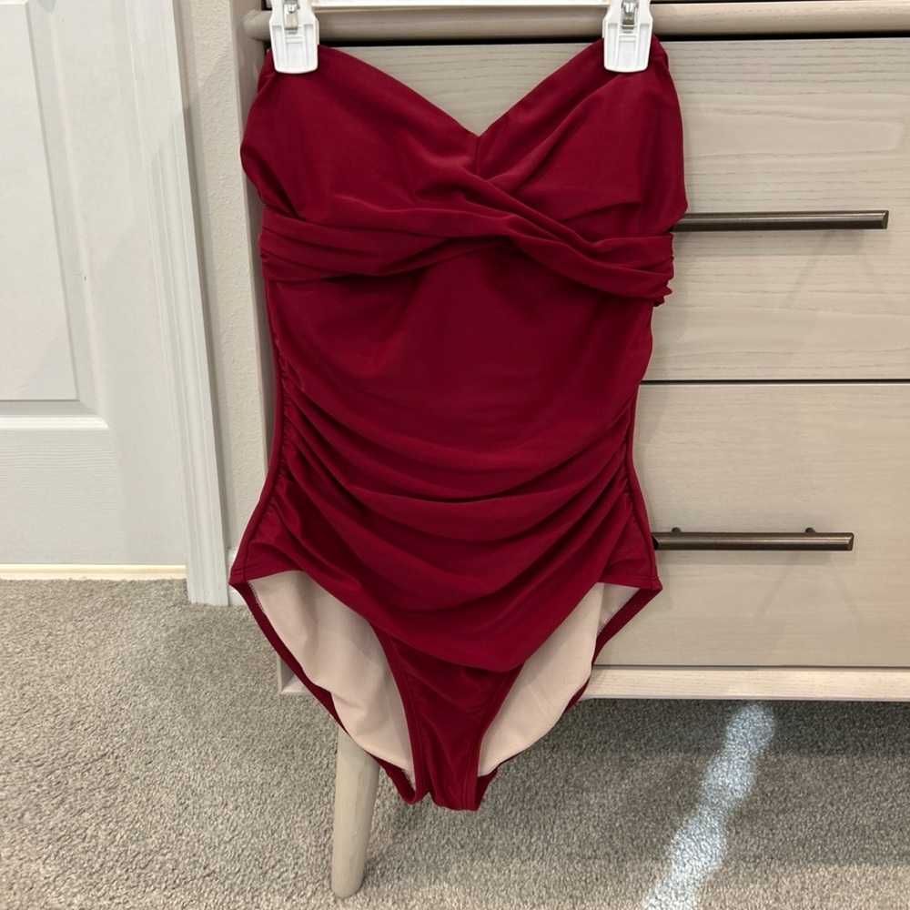 Elegant Burgundy One-Piece Strapless Swimsuit